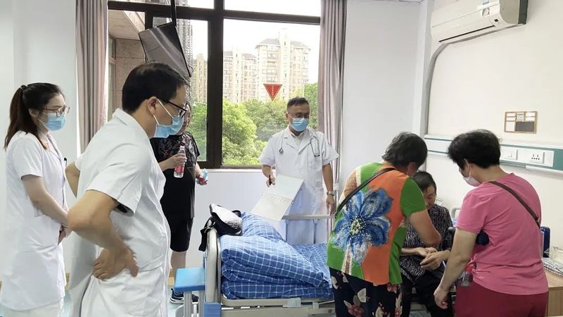 养老院防滑地面改造，安全先行，费用几何？**