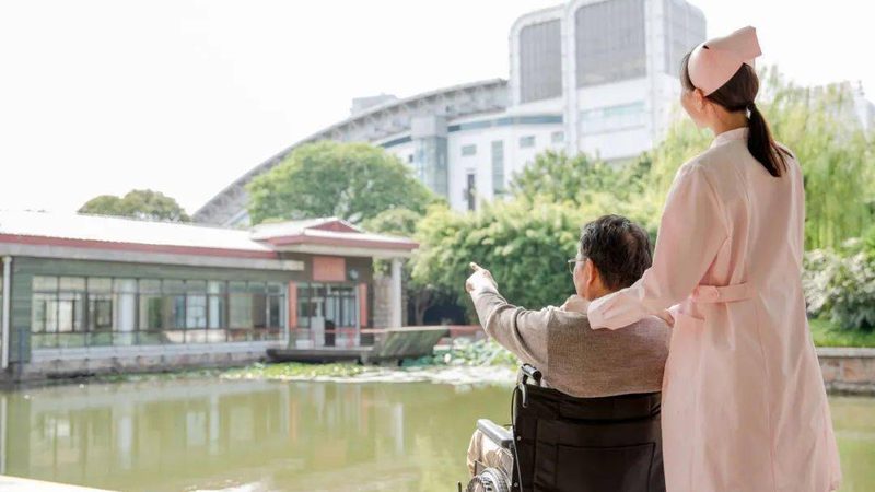 目前市场上常见的助浴设备主要有以下几类：